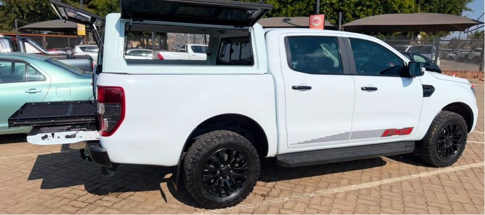 Side view of the Ford Ranger FX4 with the canopy gullwing window raised
